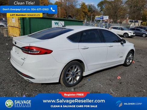 Used 2017 Ford Fusion SE image 4