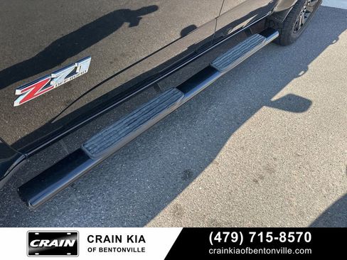 Used 2017 Chevrolet Colorado Z71 w/ Z71 Midnight Edition image 12