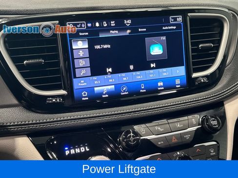 Used 2024 Chrysler Pacifica Touring-L AWD/4WD image 20