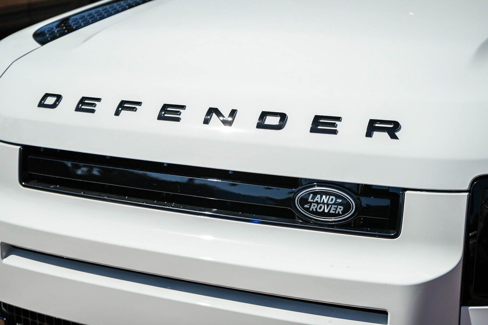 New 2026 Land Rover Defender 110 X-Dynamic SE AWD/4WD image 9