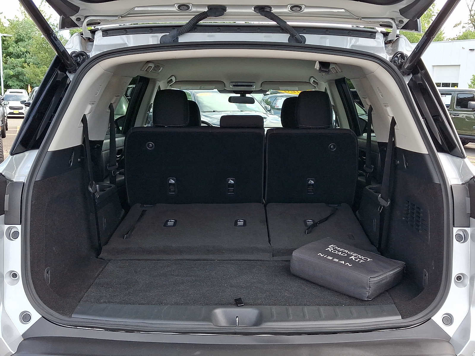 Used 2025 Nissan Pathfinder SV AWD/4WD image 31