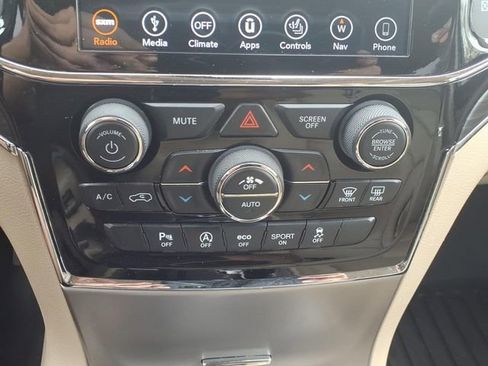 Used 2019 Jeep Grand Cherokee Limited AWD/4WD image 28