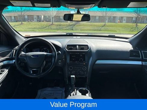 Used 2016 Ford Explorer XLT w/ Equipment Group 202A AWD/4WD image 23