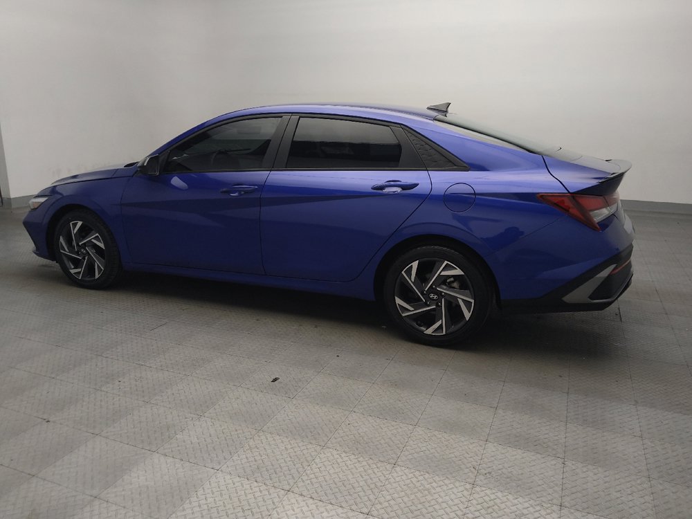 Used 2025 Hyundai Elantra Sport FWD image 3