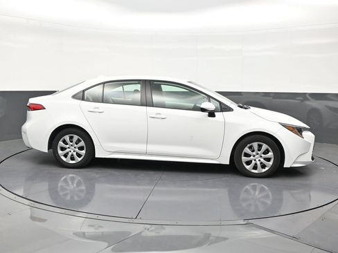 Used 2025 Toyota Corolla LE FWD image 6