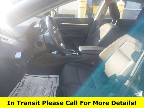 Used 2020 Nissan Altima 2.5 SV AWD/4WD image 2