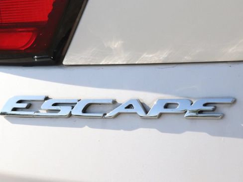 Certified 2019 Ford Escape Titanium AWD/4WD image 29