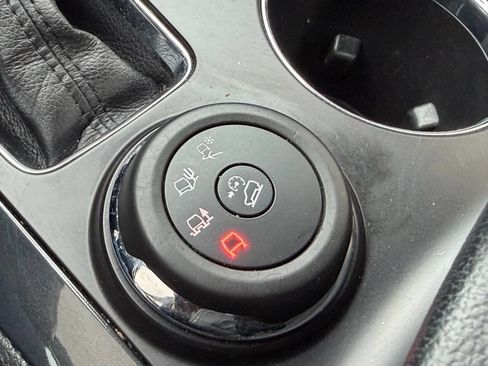 Used 2017 Ford Explorer XLT w/ Equipment Group 201A image 22