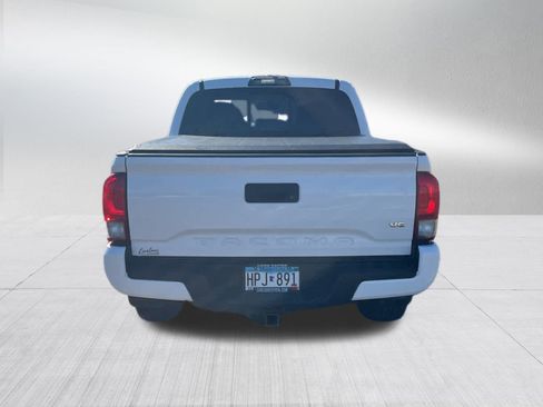 Used 2017 Toyota Tacoma TRD Sport w/ Tow Package (A/T) image 5