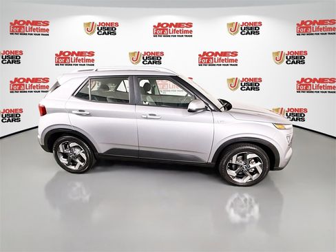 Certified 2024 Hyundai Venue SEL image 17