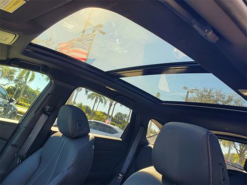 Used 2025 Acura RDX SH-AWD image 18