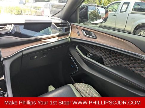 Used 2023 Jeep Grand Cherokee Summit w/ Adv Protech Group IV AWD/4WD image 16