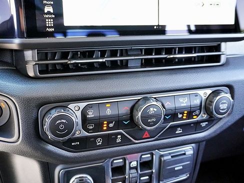 New 2025 Jeep Gladiator Willys image 37