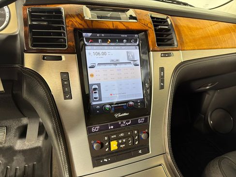 Used 2012 Cadillac Escalade Platinum AWD/4WD image 16