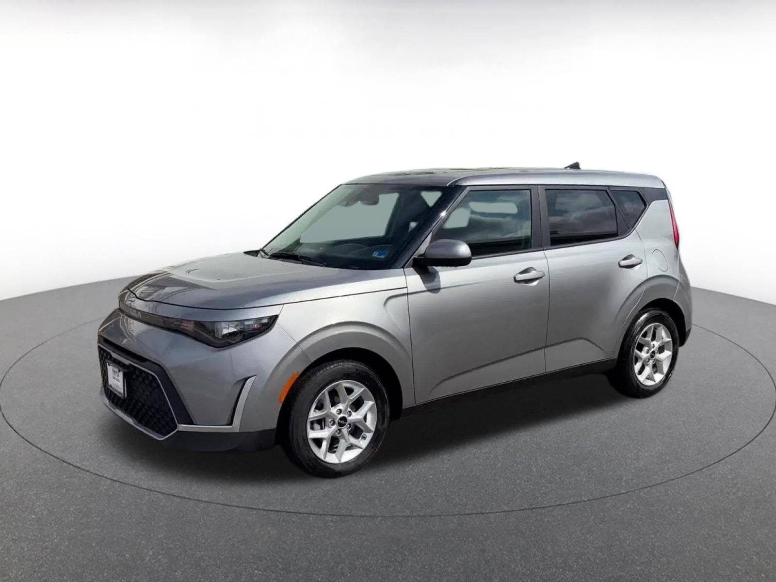 Used 2025 Kia Soul LX w/ LX Technology Package FWD image 7