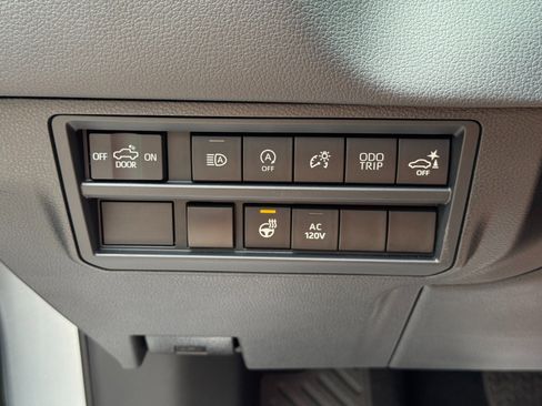 Used 2022 Toyota Tundra Limited AWD/4WD image 19