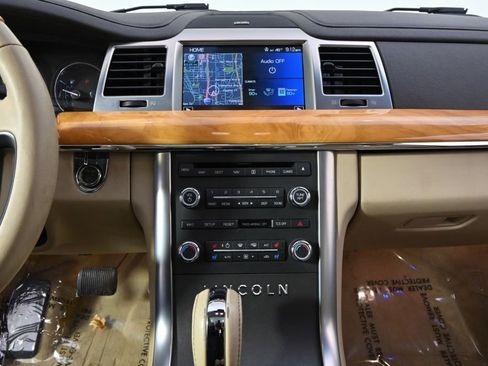 Used 2012 Lincoln MKS AWD image 27