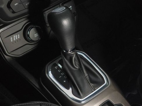 Used 2021 Jeep Renegade Limited image 36