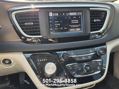 Used 2022 Chrysler Voyager LX FWD image 25