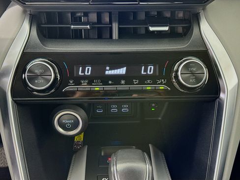 Certified 2024 Toyota Venza LE AWD/4WD image 15