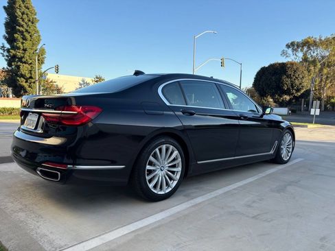 Used 2017 BMW 740i image 27