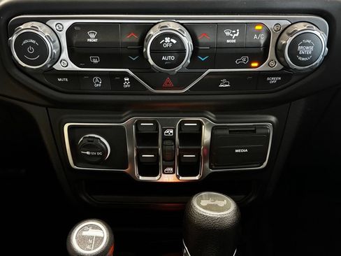 Used 2022 Jeep Wrangler Unlimited Sport AWD/4WD image 17