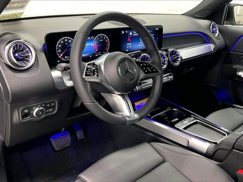 New 2025 Mercedes-Benz GLB 250 4MATIC image 8