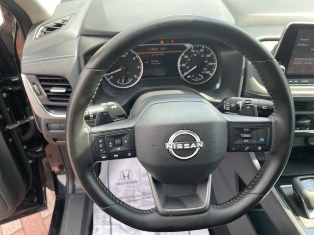 Used 2025 Nissan Rogue SV FWD image 14