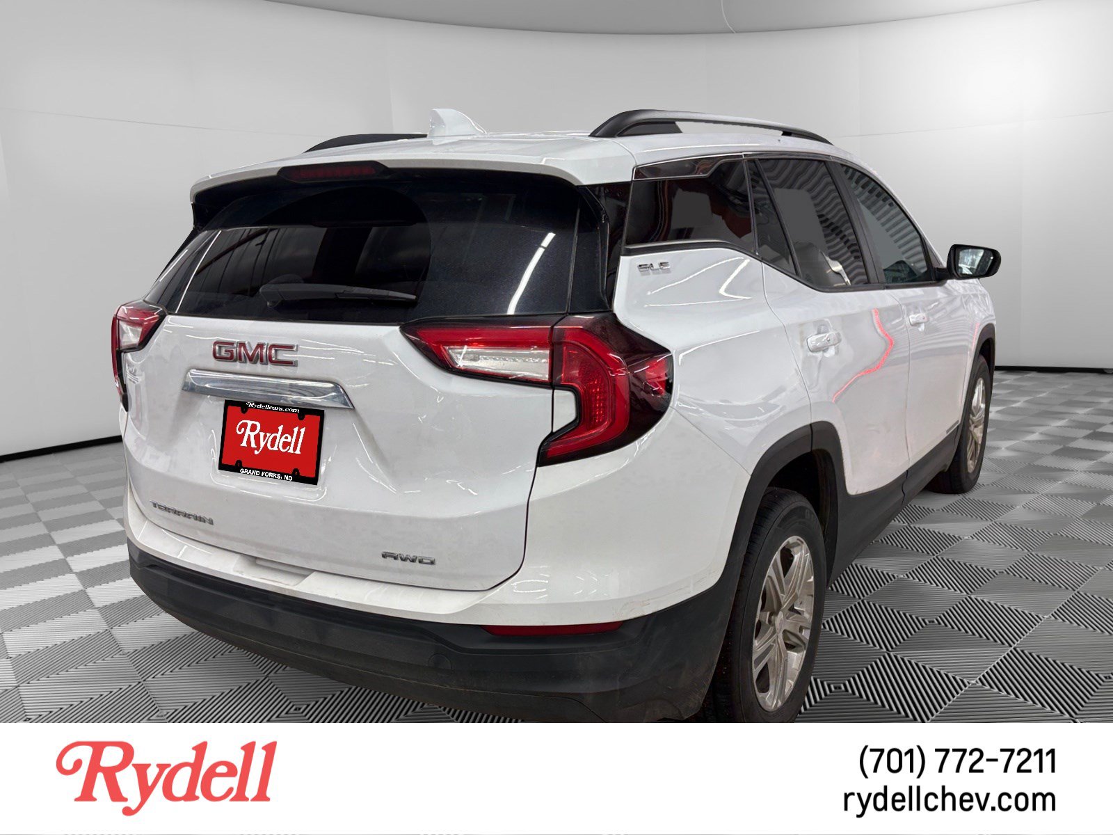 Used 2022 GMC Terrain SLE w/ Driver Convenience Package AWD/4WD image 3