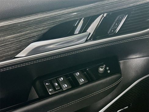 Used 2022 Jeep Wagoneer Series III w/ Flexible Seating Group image 24