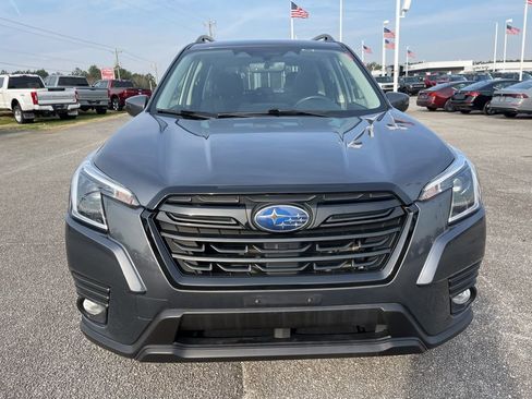 Used 2023 Subaru Forester Premium image 2