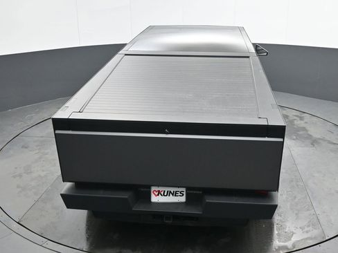 Used 2025 Tesla Cybertruck AWD Crew Cab image 29