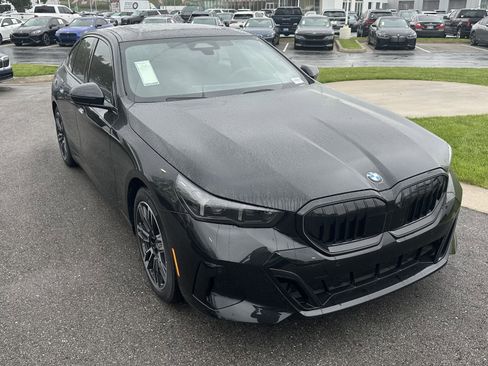 New 2026 BMW 530i xDrive w/ M Sport Package AWD/4WD image 2