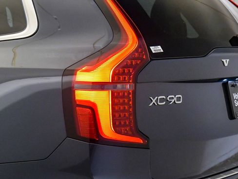 Certified 2025 Volvo XC90 B5 Plus w/ Protection Package Premier image 12
