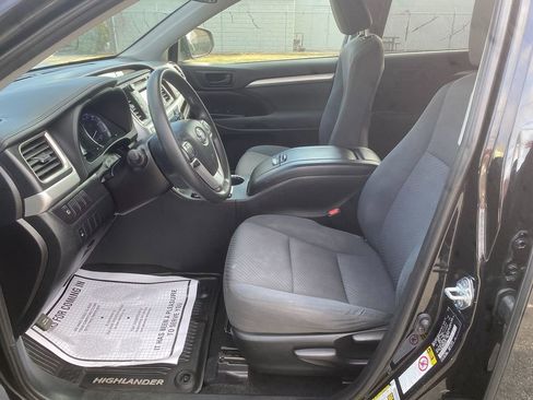 Used 2019 Toyota Highlander LE image 12