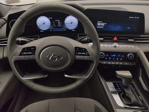 Used 2023 Hyundai Elantra SEL w/ Convenience Package image 22