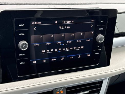 New 2026 Volkswagen Taos SE image 18