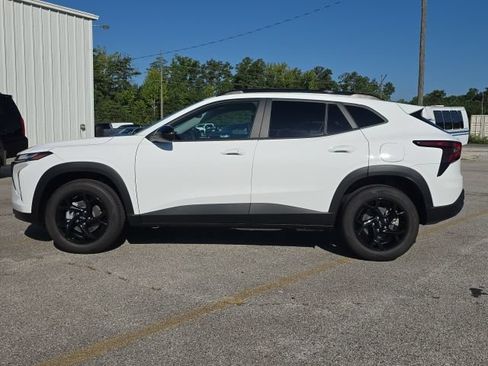 Used 2026 Chevrolet Trax LT w/ Driver Confidence Package FWD image 2