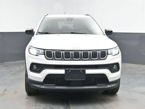 Used 2023 Jeep Compass Latitude AWD/4WD image 3