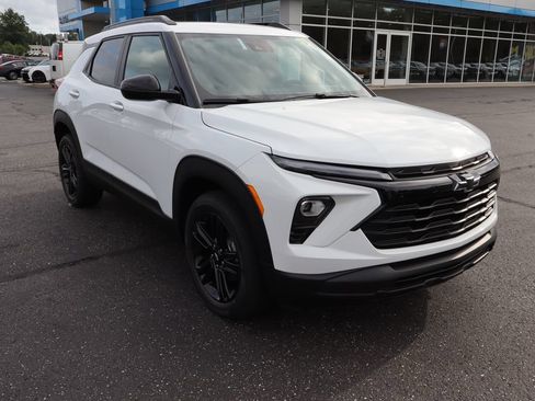 New 2026 Chevrolet TrailBlazer LT w/ Midnight Edition AWD/4WD image 2