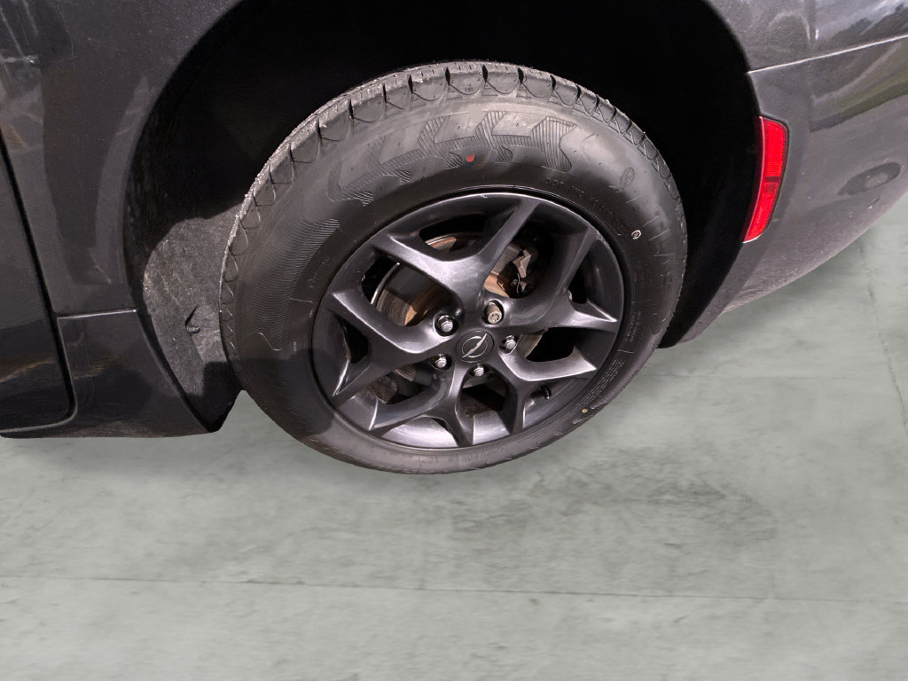 Used 2020 Chrysler Pacifica Touring-L Plus w/ Advanced Safetytec Group FWD image 9
