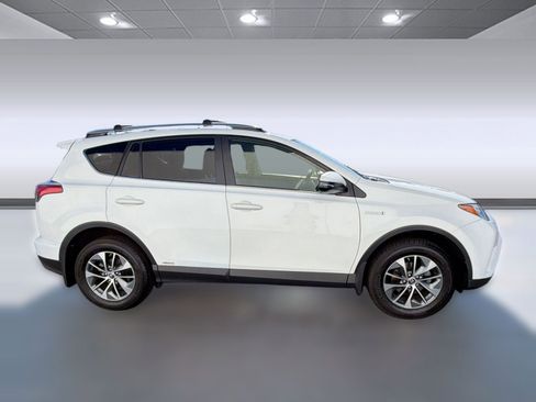 Used 2018 Toyota RAV4 XLE AWD/4WD image 8