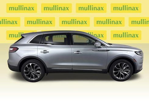 Used 2022 Lincoln Nautilus Reserve w/ Luxury Package FWD image 2