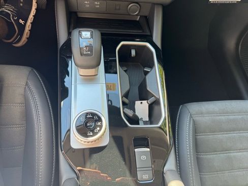 New 2025 Mitsubishi Outlander SE image 32