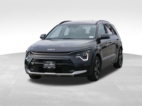 Used 2023 Kia Niro SX image 7
