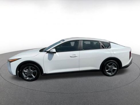 Used 2025 Kia K4 LXS image 9