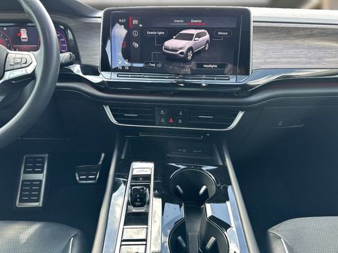 Used 2024 Volkswagen Atlas SEL Premium R-Line image 9