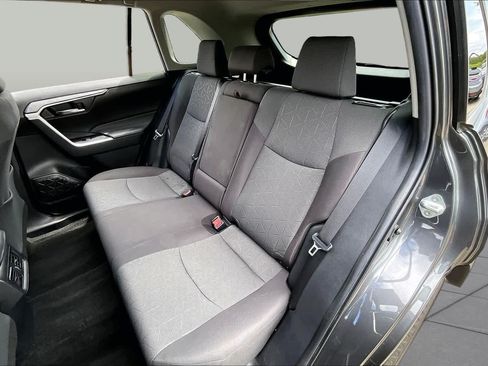Used 2022 Toyota RAV4 XLE AWD/4WD image 19