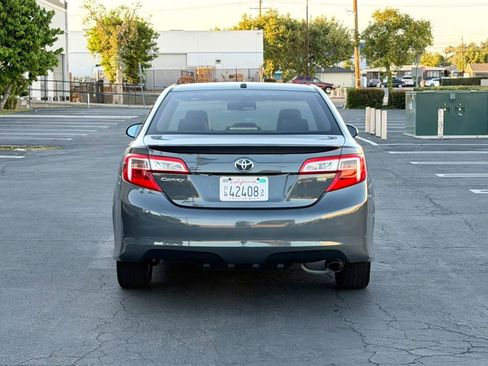 Used 2012 Toyota Camry SE w/ Leather Pkg FWD image 5