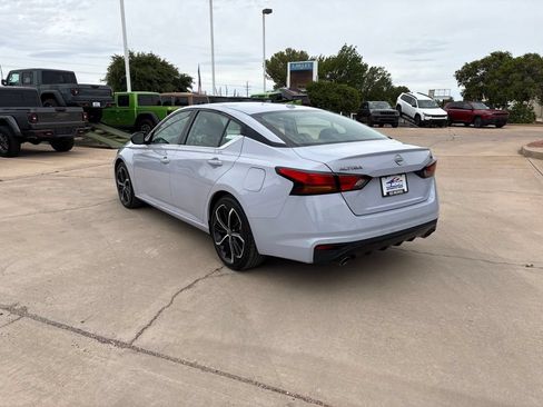 Used 2024 Nissan Altima 2.5 SR FWD image 7